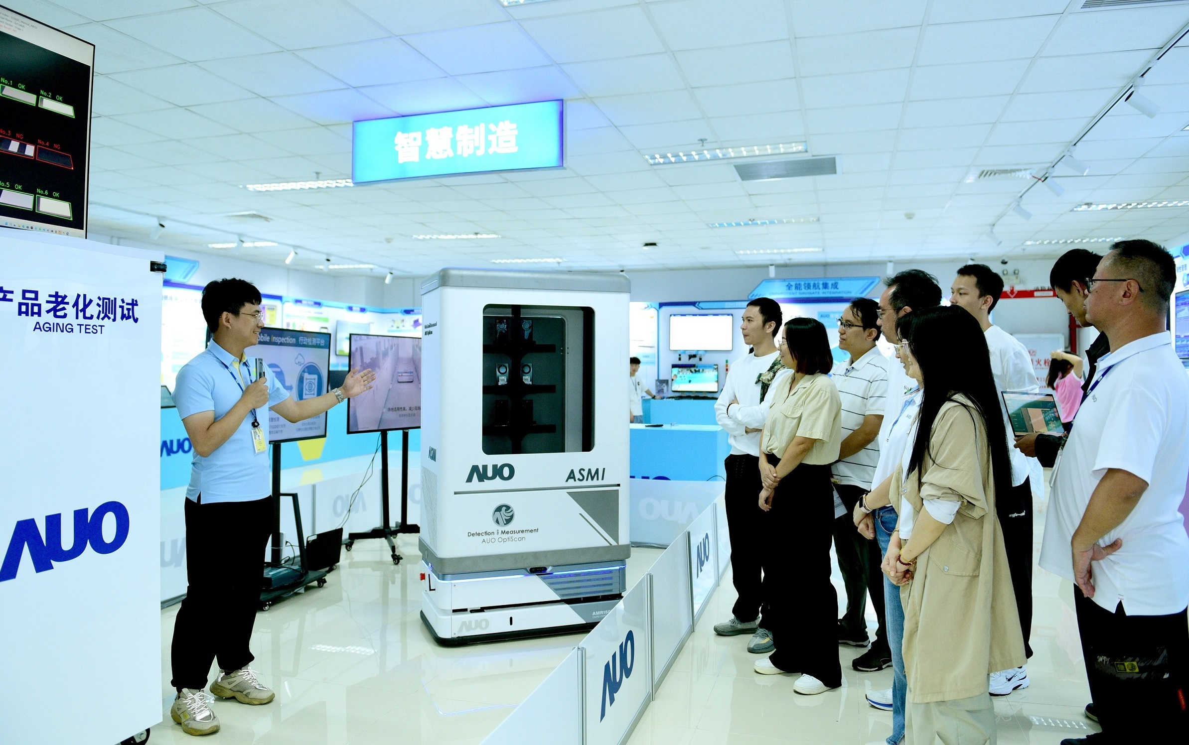 友達廈門將5G+ABC技術串聯生產管理全流程，打通研發、採購、生管、製程、設備、品質等產品全生命週期製造流程，完成數位化設計、智慧供應鏈、智慧座艙、全流程設備管理、資料驅動優化、智慧線上檢測、智慧品管等自我調整生產模式升級